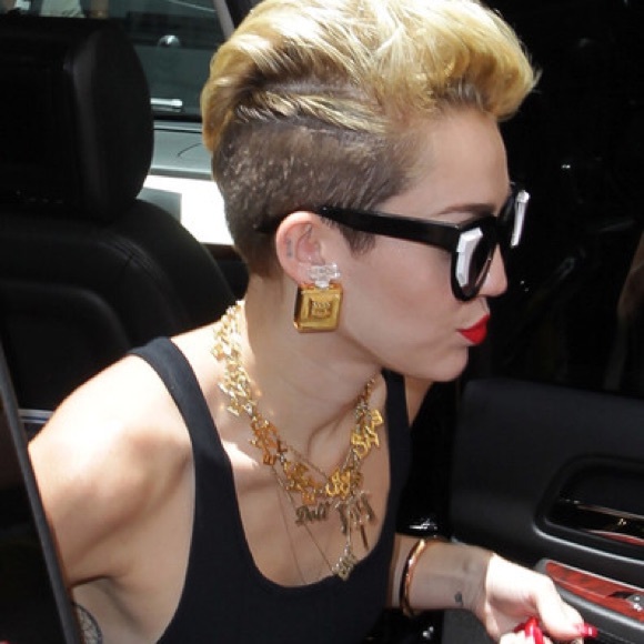 SOLD! vintage Chanel perfume earrings - Picture 8 of 8